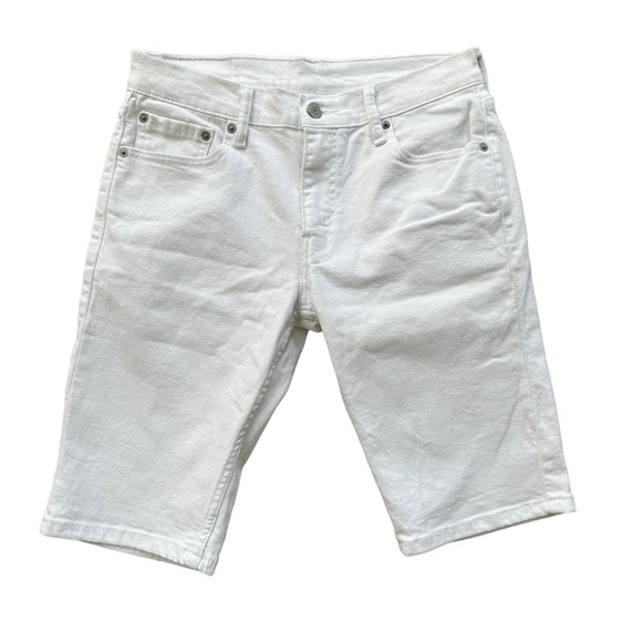 Levi's Women's 551 White Classic Bermuda Denim Short Size: 30